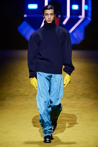 Look 19